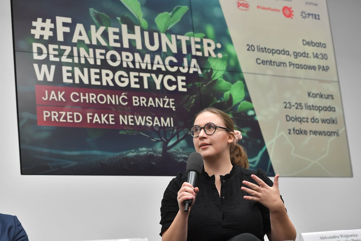 PAPMediaRoom's tweet image. Debata #FakeHunter: dezinformacja w energetyce, czyli jak chronić branżę przed fake newsami. 

Materiał z wydarzenia dostępny na: tinyurl.com/yzkd7xxh 

#papmediaroom @PAPFakeHunter @PAPinformacje @CentrumPrasowe @kogeneracjaPTEZ