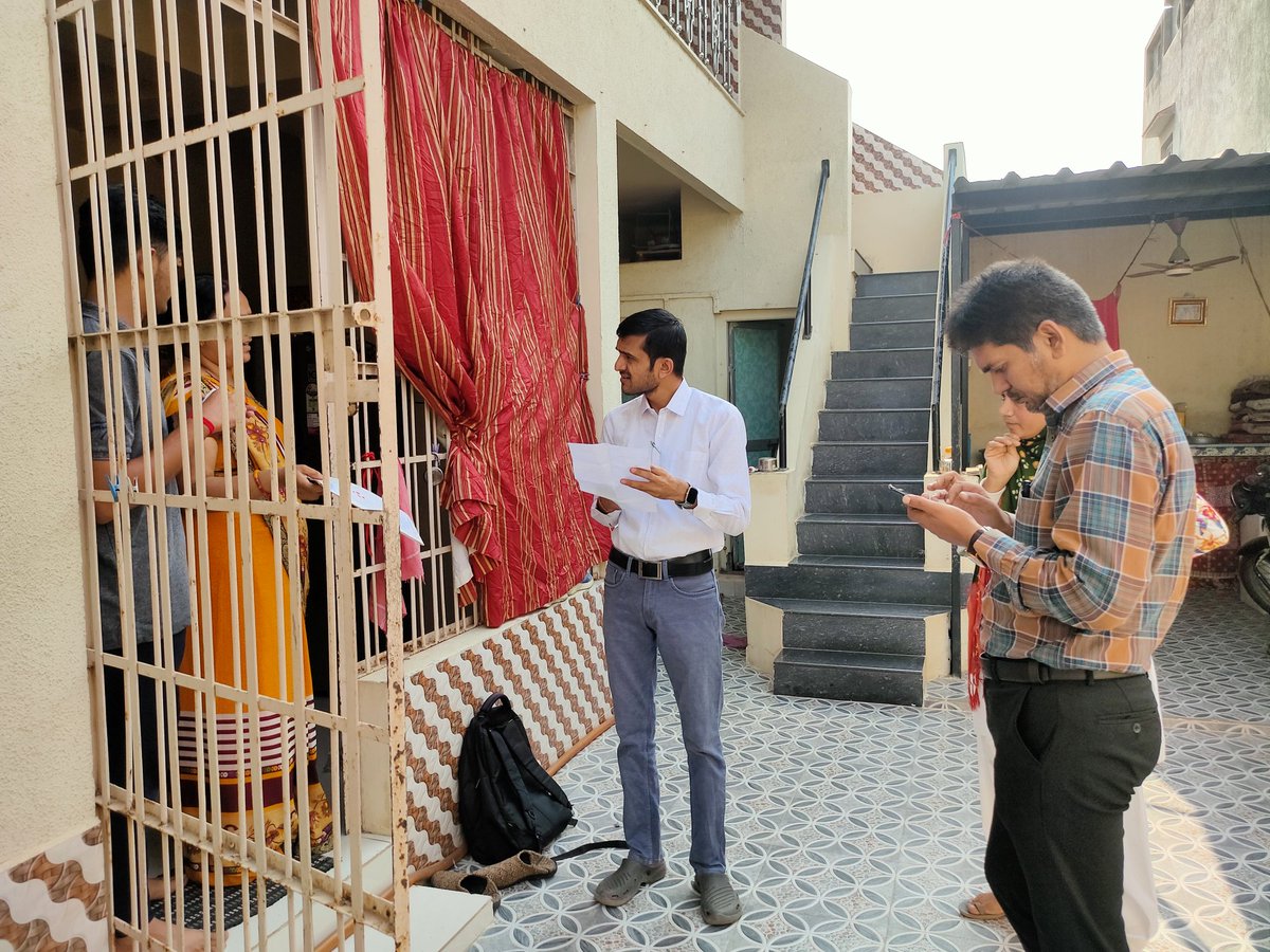 Dmo__Dwarka's tweet photo. તા.21/11/23ના રોજ પ્રા.આ.કે- ભીંડાના સબ હર્ષદપુર-૨ તથા  આંબાવાડી-૧ ની મુલાકાત લઈ વાહકજન્ય રોગ અટકાયત કામગીરી તેમજ અન્ય આરોગ્ય વિષયક કામગીરીની સમીક્ષા કરી જરૂરી સુચનાઓ આપવામાં આવી. @CDHO_Dwarka @DdoDwarka @COLLECTORDWK @GujHFWDept @NHMGujarat @nvbdcpmohfw @info_dbd https://t.co/5qXLoTN4WE