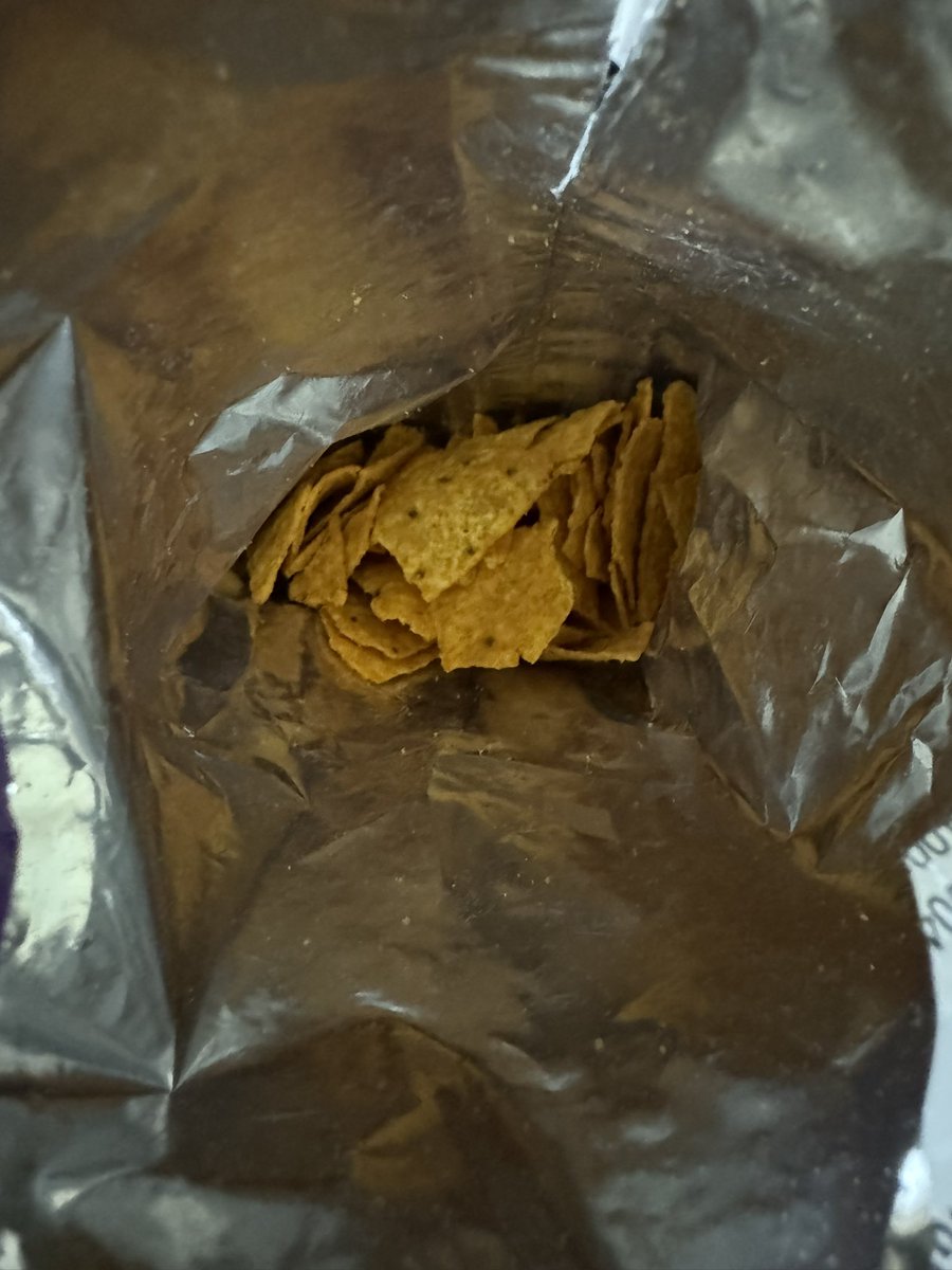stupidsayu's tweet photo. Always thought air was free until i paid 28 rs for air in the 30rs @Doritos packet https://t.co/dWZeD830aL