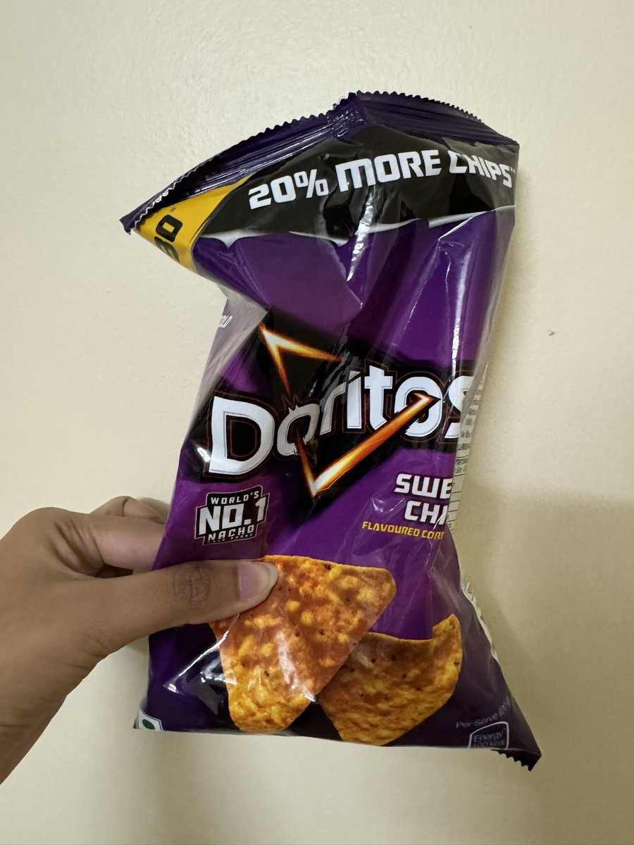 stupidsayu's tweet photo. Always thought air was free until i paid 28 rs for air in the 30rs @Doritos packet https://t.co/dWZeD830aL