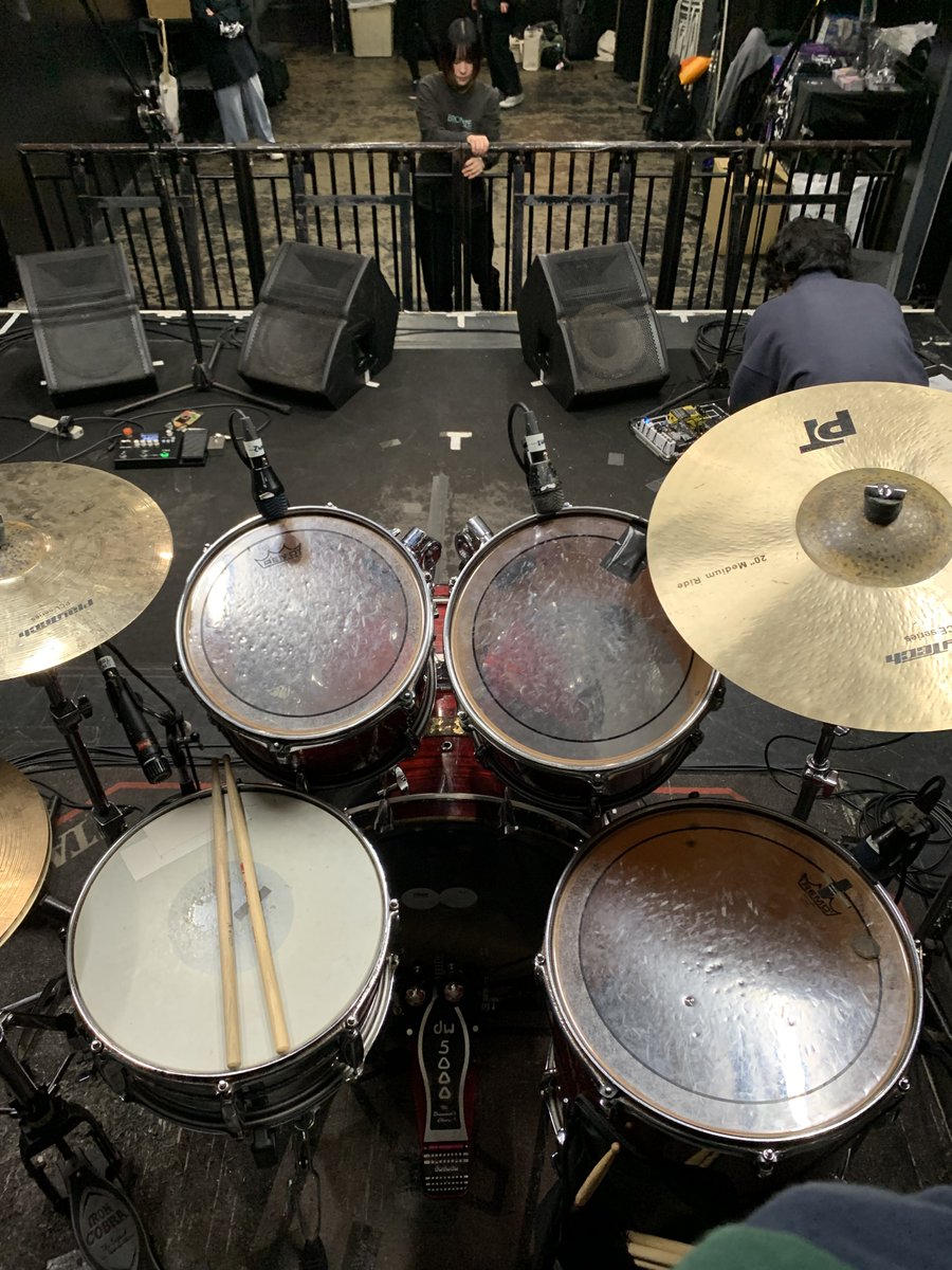 tyekedrum2979's tweet photo. エトセトラサポート無事終了！あざした🔥

まあ、アキホもまだ20歳や。未来しかないで。今は1人だけ正規で、他はサポートかもしれへんけど、地道にコツコツやってたら良い人に恵まれることでしょう
「類は友を呼ぶ」って言うやん？

たまにはバンドもええもんやねぇ🥹懐かしい気持ちになりました！！ https://t.co/yULBHcUvre