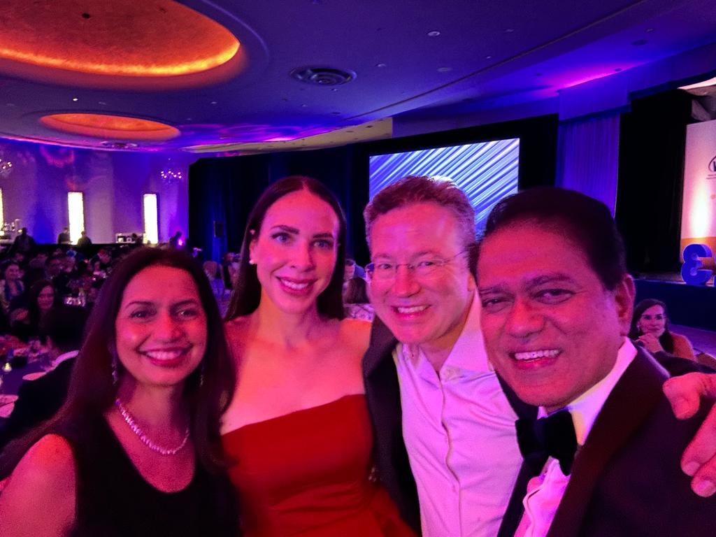 stephanamayer's tweet image. Here are a few pics from #SVIN23 last week in Miami. What an awessome meeting.  Intimate, great energy, cutting edge science.  Amazing job by the showrunner ⁦@almuftifawaz⁩!  Non-interventionalists welcome. Next year:  #SVIN24 San Diego

⁦@dyavagal⁩ ⁦@alexCzap⁩