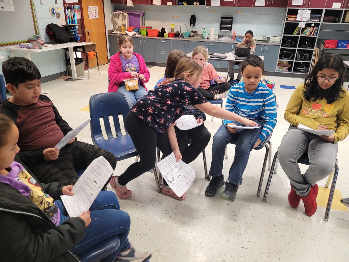 BurrussSandy's tweet photo. Rehearsing our Reader's Theater scripts...the students dont even know they are increasing their fluency and working on reading with expression and comprehension. They LOVE when we do Reader's Theater!!  #ccesdukes  #WeAreCuCPS https://t.co/lVOkI0ZaEK