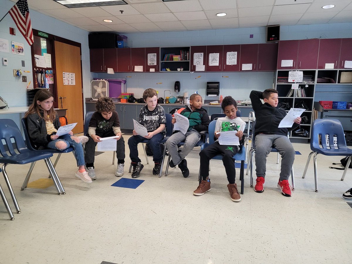 BurrussSandy's tweet photo. Rehearsing our Reader's Theater scripts...the students dont even know they are increasing their fluency and working on reading with expression and comprehension. They LOVE when we do Reader's Theater!!  #ccesdukes  #WeAreCuCPS https://t.co/lVOkI0ZaEK