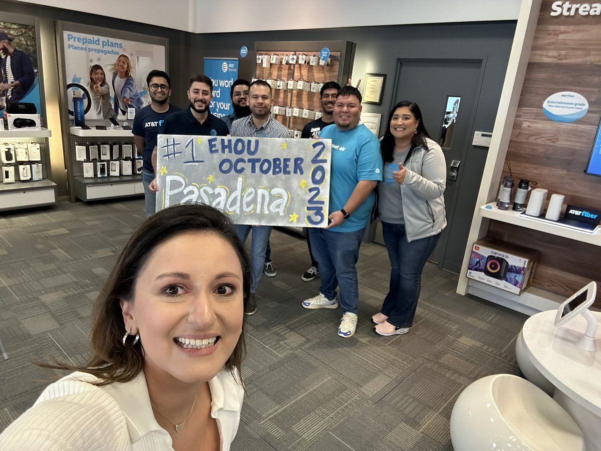 Angela Cañas tweet media