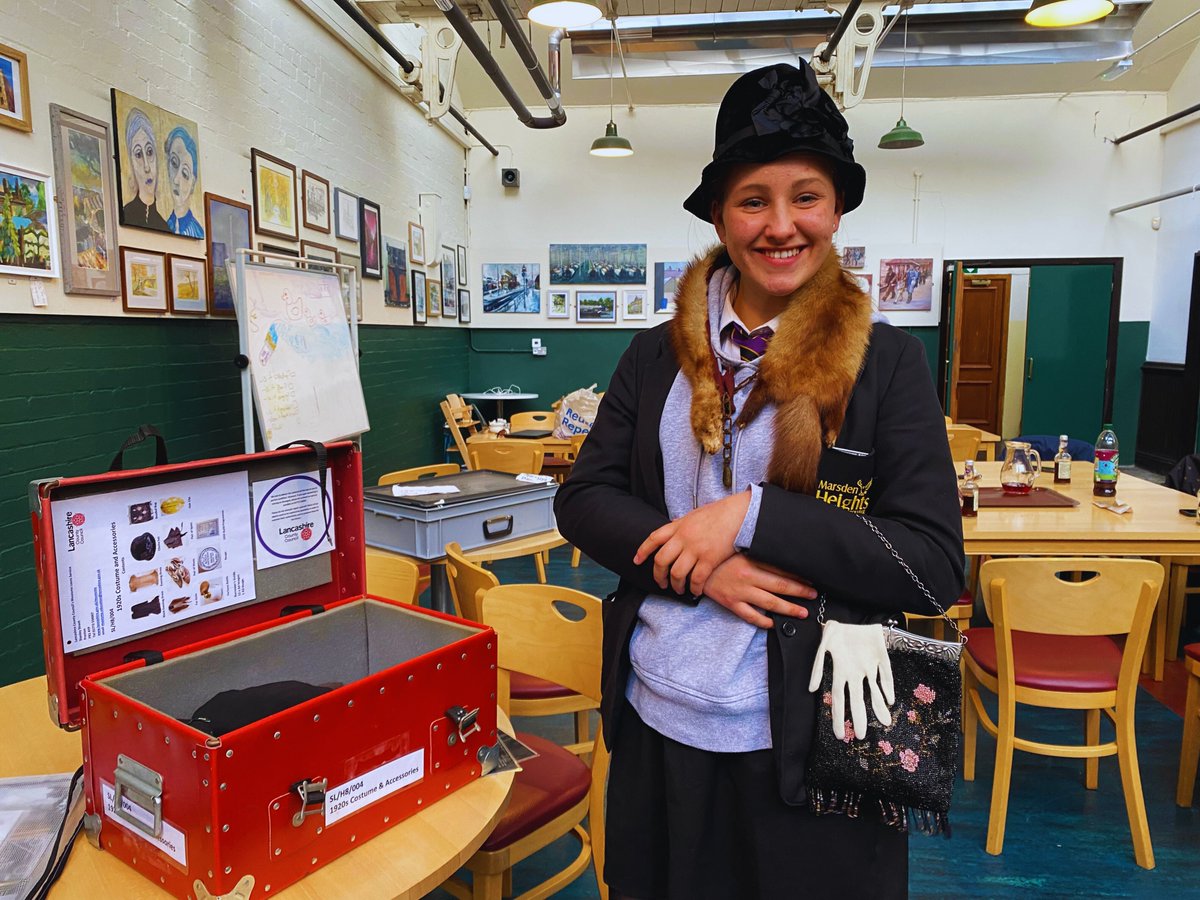 #Museum30 Day 24 #Accessories 

Here is #QueenStreetMill Young Creative Molly looking fabulous in some 1920's accessories from #LancsSchoolsLoans at a recent workshop.