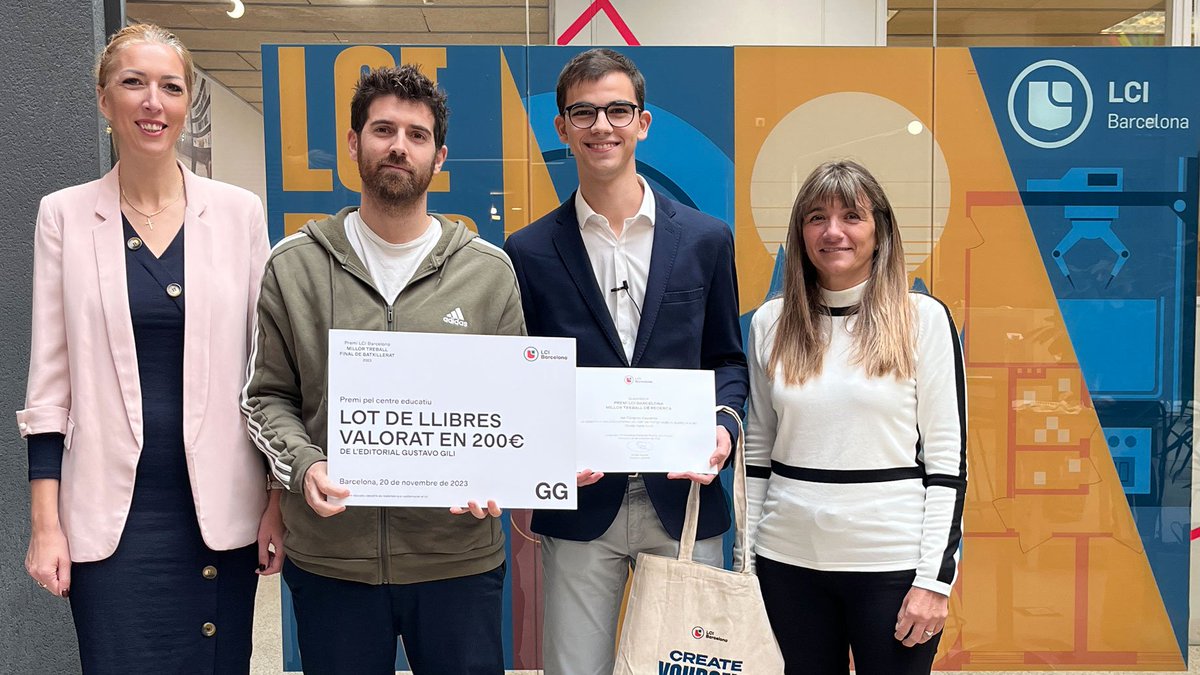 LCI_Barcelona's tweet photo. 🏆 Ayer celebramos el acto de entrega de nuestro Premio al Mejor #TreballDeRecerca 2023.

🥇 El ganador @JanCanovas recogió el pack Apple del galardón y presentó su proyecto "La memòria d'una ànima eterna". Su escuela, la @dainaisard, recibió un lote de libros de la @editorialgg. https://t.co/oFauLW8mOj