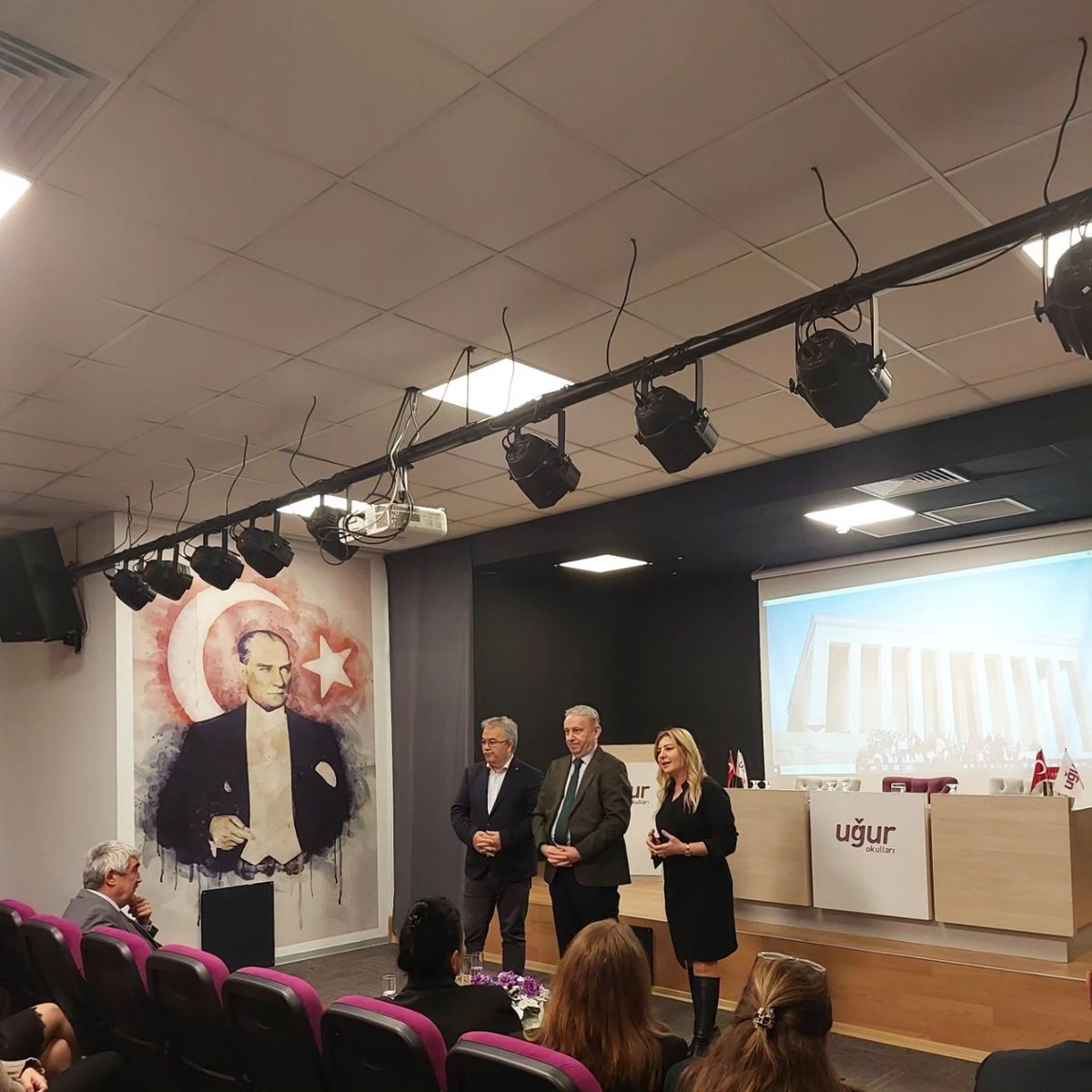 UOGaziemir's tweet photo. Uğur Okulları Genel Müdürü Sn. Mustafa ÇAKIR, Genel Müdür Yrd. Sn. Ebru DİVRİK ve Sn. Adil KURT Uğur Okulları'nın 56. yılını ve  öğretmenler gününü kutlamak üzere yöneticilerimiz ve öğretmenlerimiz ile kampüsümüzde bir araya geldiler. 
Değerli ziyaretleri için teşekkür ederiz. https://t.co/pbdPOKEVrF