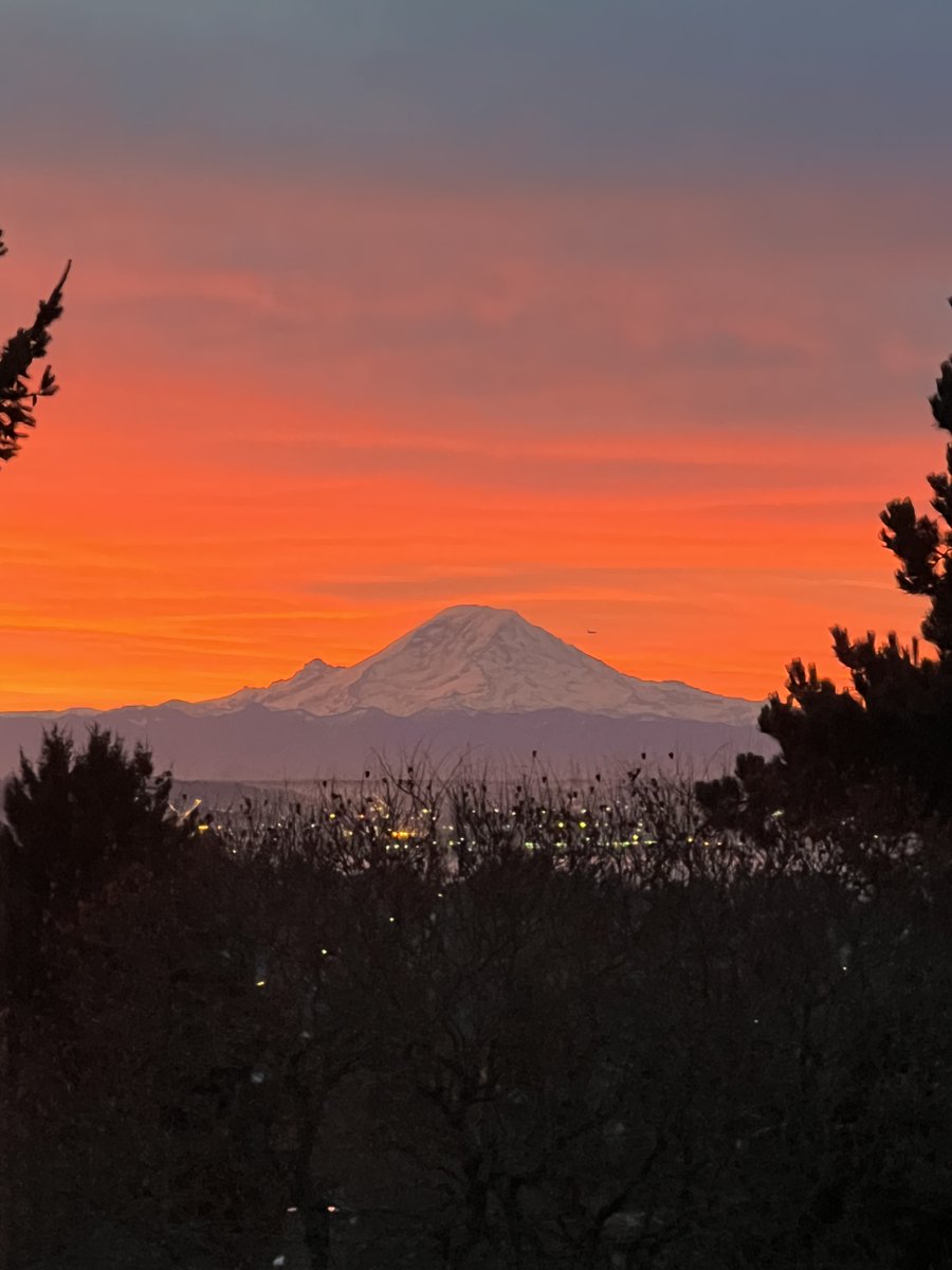 Will never stop appreciating these stunning sunrises. Have a great day!
