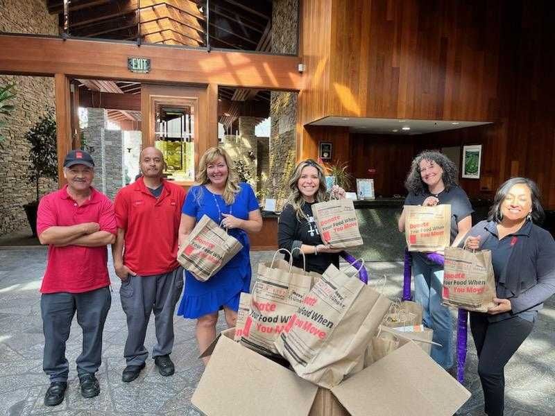 CORTEvents's tweet photo. At CORT Events, we're on a mission to fight hunger with @MoveForHunger! Our teams nationwide had a blast volunteering at their local food banks, spreading smiles and making a difference. 🌟 Together, we donated 764 lbs. of food! https://t.co/WdBTpgOBcI