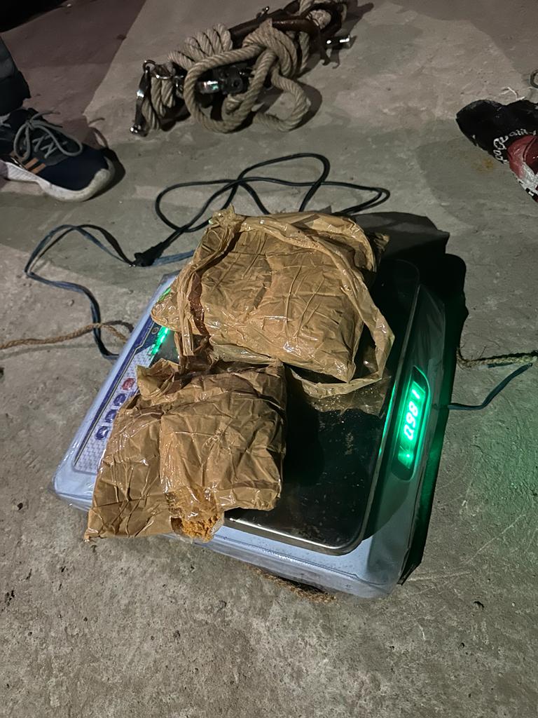 Acting on a tip-off, @STFAssam launched an operation against peddlers and recovered 982 gram suspected Heroin in Hojai. One person was apprehended in the incident. Good job @assampolice. #AssamAgainstDrugs