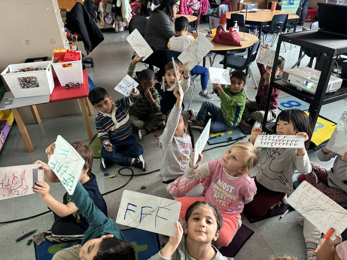 DaynaMoro's tweet image. F is for fish 🐠 and fun! #knowledgeable #risktaker @GlenwoodGriffin