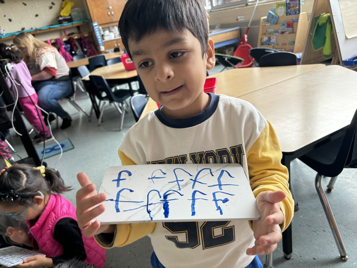 DaynaMoro's tweet image. F is for fish 🐠 and fun! #knowledgeable #risktaker @GlenwoodGriffin