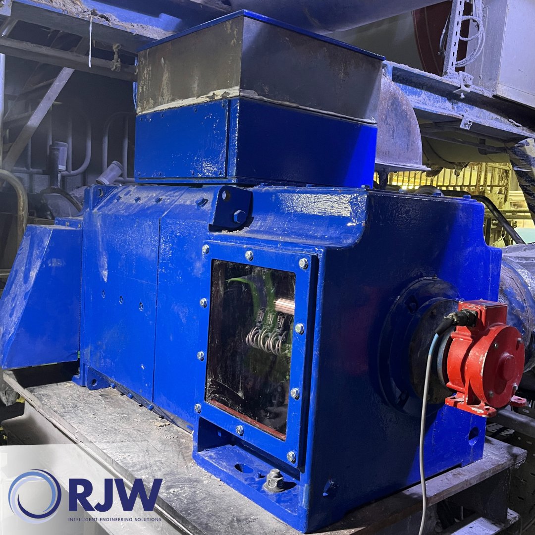 RJWEngineering's tweet image. Our team arrived on site within hours and assessed the situation. They then carefully removed the old motor and installed the new one. #RJWEngineering #RapidResponse #ExpertService