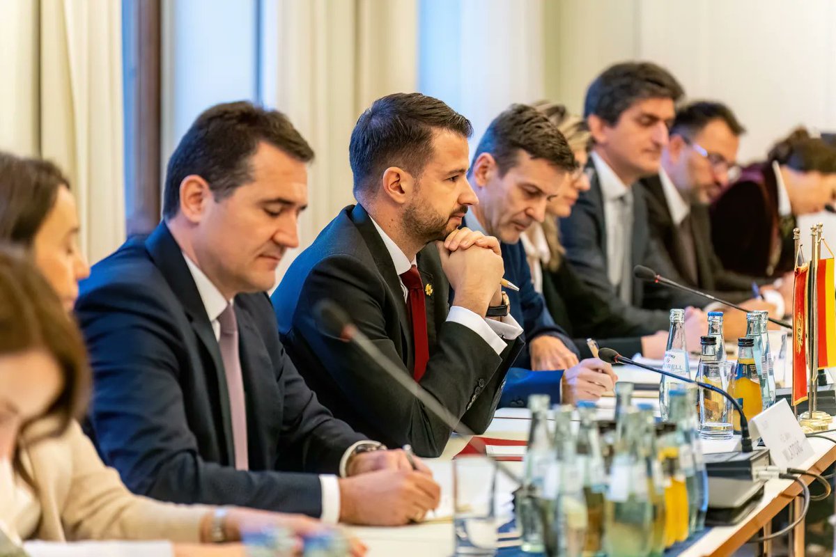 U okviru zvanične posjete 🇩🇪 bio sam gost Njemačkog društva za vanjsku politiku, istaknutog istraživačkog instituta čiji su članovi poslanici u Bundestagu, predstavnici Ureda saveznog predsjednika i brojnih respektabilnih njemačkih fondacija i think-tank organizacija.
1/3