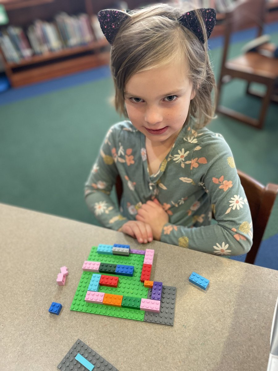 PrimarilyMedia's tweet photo. ๐งฑ Kinder Ss listened to โHow to Catch a Turkeyโ and then built a #Lego maze to help the turkey escape. @LEGO_Group #UnlocktheMagic #OdellPrimaryPride #MakingMagicatOdell #ElevateCabarrus #Thanksgiving https://t.co/NF6lyHCrMg
