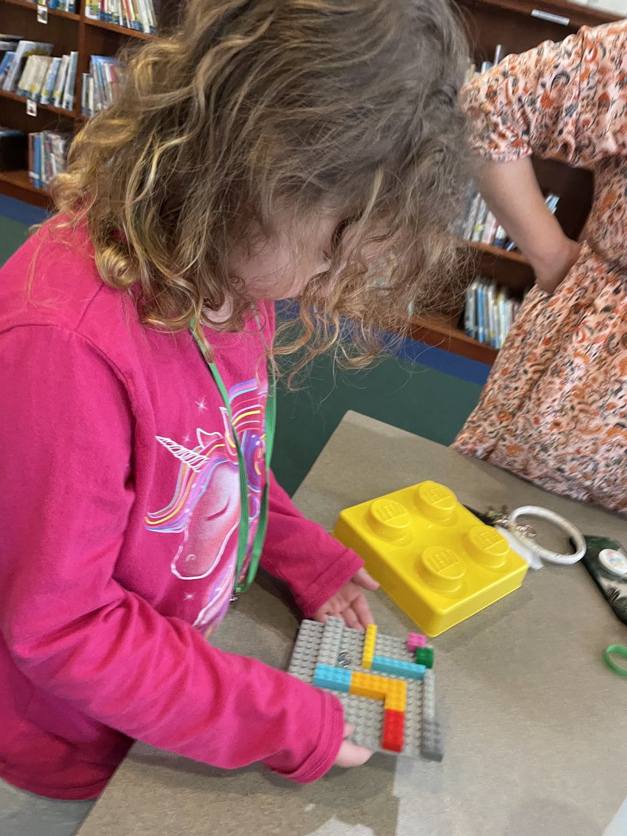 PrimarilyMedia's tweet photo. ๐งฑ Kinder Ss listened to โHow to Catch a Turkeyโ and then built a #Lego maze to help the turkey escape. @LEGO_Group #UnlocktheMagic #OdellPrimaryPride #MakingMagicatOdell #ElevateCabarrus #Thanksgiving https://t.co/NF6lyHCrMg