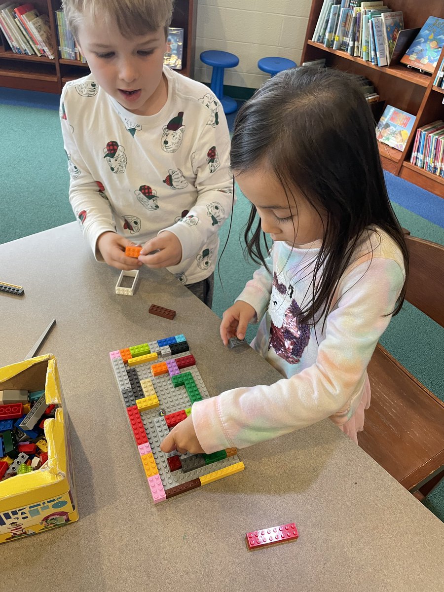 PrimarilyMedia's tweet photo. ๐งฑ Kinder Ss listened to โHow to Catch a Turkeyโ and then built a #Lego maze to help the turkey escape. @LEGO_Group #UnlocktheMagic #OdellPrimaryPride #MakingMagicatOdell #ElevateCabarrus #Thanksgiving https://t.co/NF6lyHCrMg