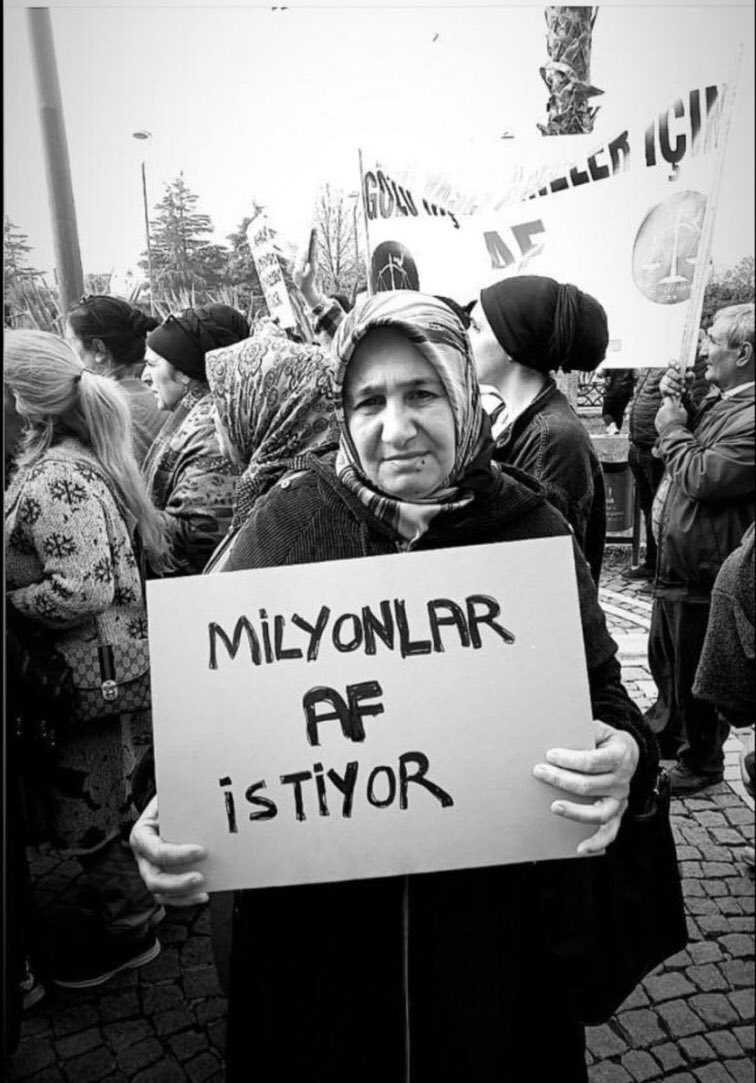 Sizce Bu Bakış Affetmeye Değmez mi ? 😞