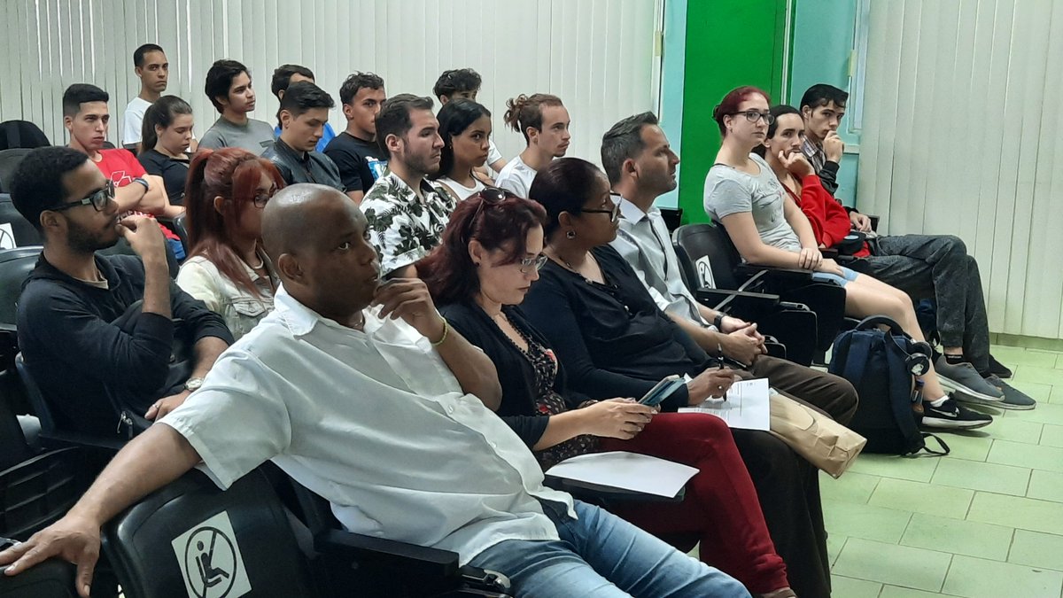 🧑‍🏫Como parte de la inauguración de la Jornada Científica Estudiantil, el director de Investigaciones, Dr.C. <a href="/HectorRaulGon13/">Hector Raul Gonzalez Diez</a>, impartió la conferencia "Aplicaciones de la #InteligenciaArtificial en la #TransformaciónDigital del presente y futuro". #SomosUCI #UniversidadCubana