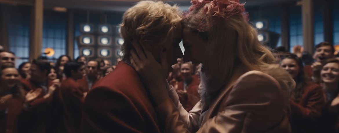 boywthebread's tweet photo. one of the most tragic relationships in the hunger games actually https://t.co/vP1dWMELnJ