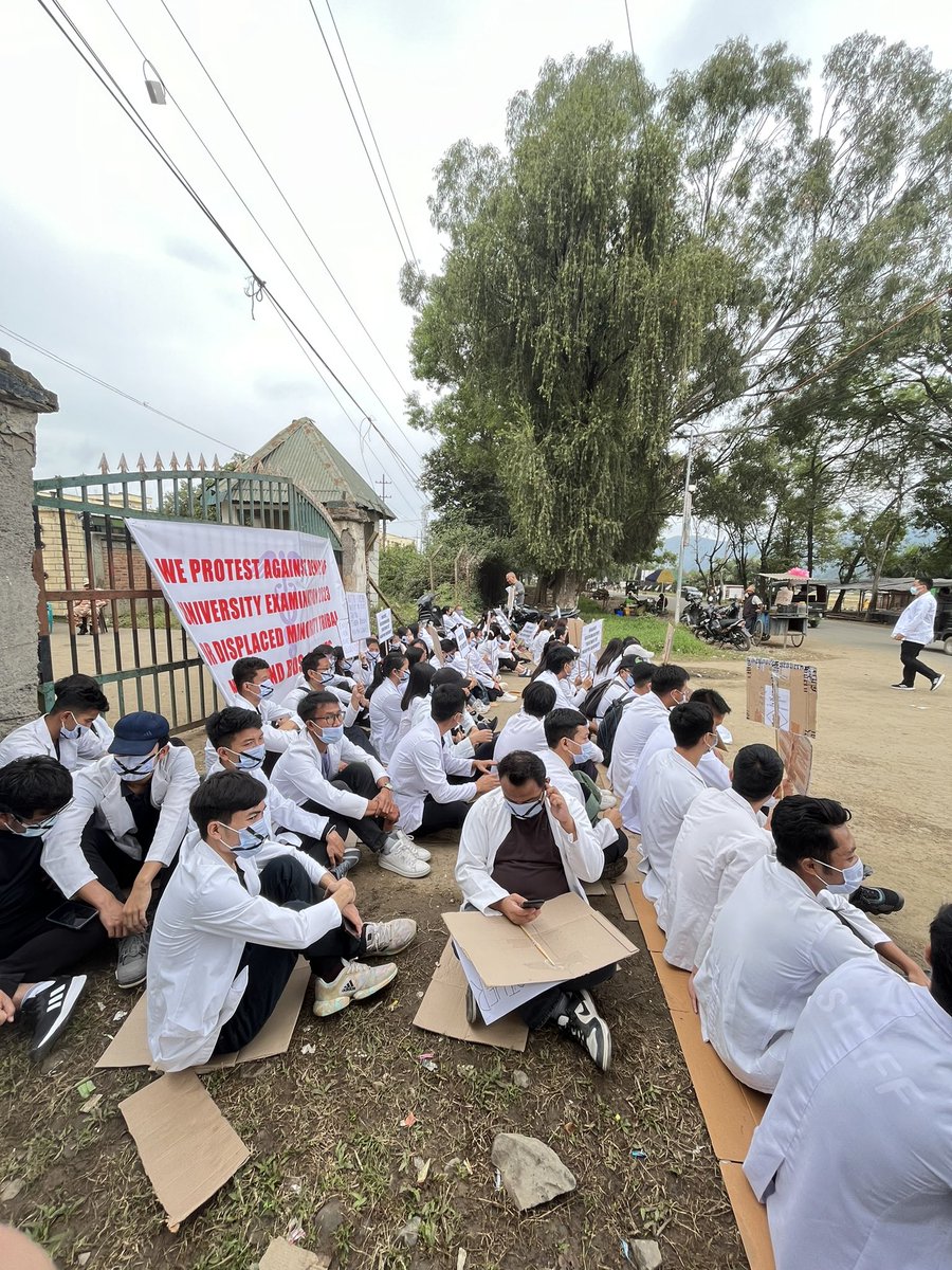 Momo86731165750's tweet photo. Should we study or fight for Justice in a DEMOCRATIC country?
#nmc
#dentodontics
#medicalstudents
#MigrationOnlySolution
#ThisIsKuki_ZoStory
#StopEducationDiscrimination https://t.co/NJNvI1MRPo