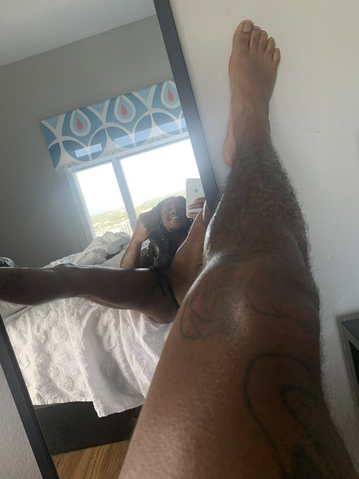 I love leg tattoos ? https://t.co/QoPH1QOR41