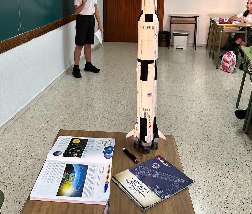 ¡Potenciamos a nuestros alumnos, autónomos, creativos y comprometidos!
Alumnos que siempre están dispuestos a compartir sus inquietudes y conocimientos con el resto de compañeros. Son los líderes de conversaciones inspiradoras y nos hacen pensar más allá de los límites del aula.