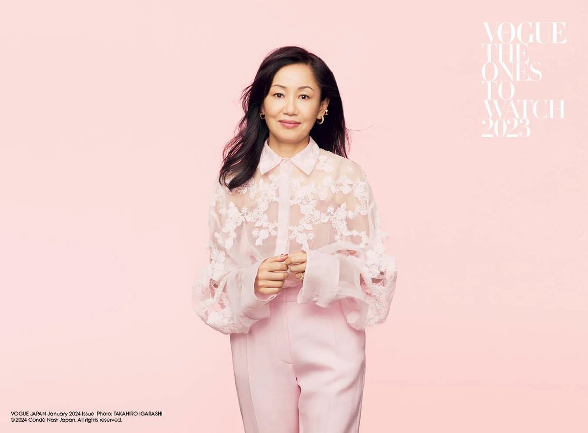 Naoko Takeuchi (The creator of Sailor Moon) is interviewed in the January 2024 issue of Vogue Japan. She's dressed in Valentino. 

In this issue, there will be unpublished works of Sailor Moon! 

More details here: sailormoonfannetwork.com/blog/sailor-mo…