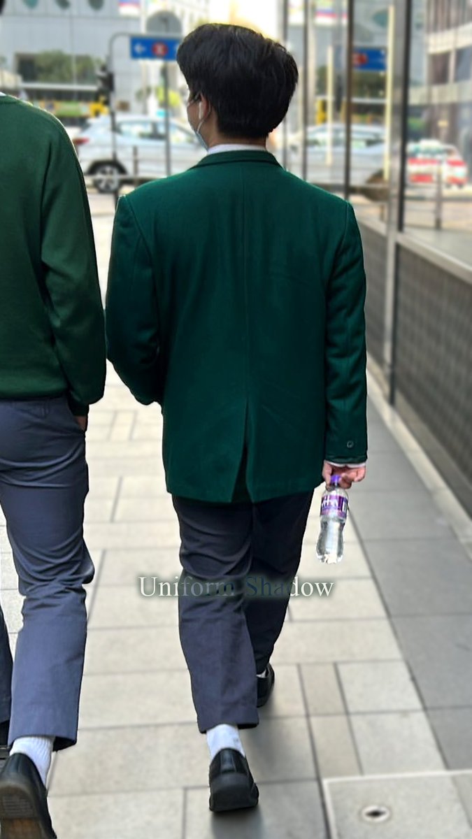 HKUniformShadow's tweet photo. 校服街拍 Uniform Shadow / 天主教伍華中學 ngwahsec

Stay Warm: Forest Green School Blazer
Main: Silver And Forest Green Twill With School Bridge / White Long Sleeve Shirt / Gray Long Pants

#HKUniform https://t.co/ZOf7QNq6M2
