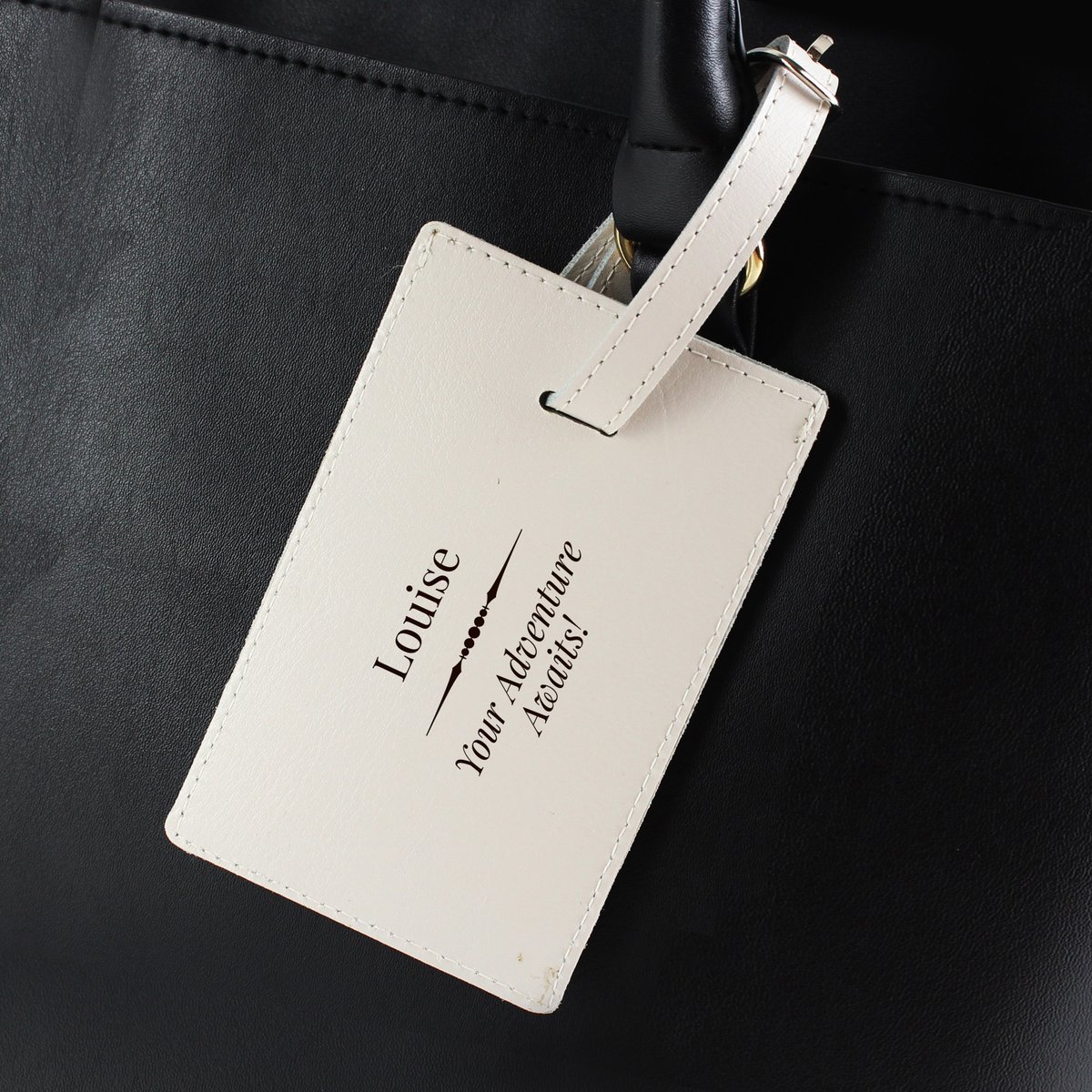 This cream leather luggage tag is the perfect present for anyone going on a travelling adventure & can be added to the handle of a suitcase or rucksack lilyblueuk.co.uk/personalised-c…

#travel #giftideas #letterboxgifts #stockingfillers #mhhsbd #personalised