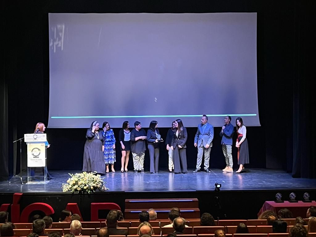 HUniv_Poniente's tweet photo. La Asociación de Familias de Acogida de Almería reconoce la labor del equipo de Pediatría del #HUnivPoniente #SomosPoniente @saludand @AlmeriaJunta @ServiciodePedi1 @peacro @juanbelmena @CheloArtero @IsaDuepediatria @HazemAlaskar @AlexanderSloa17 
https://t.co/GeZWvQtlQq https://t.co/2MNI9z0Y8V