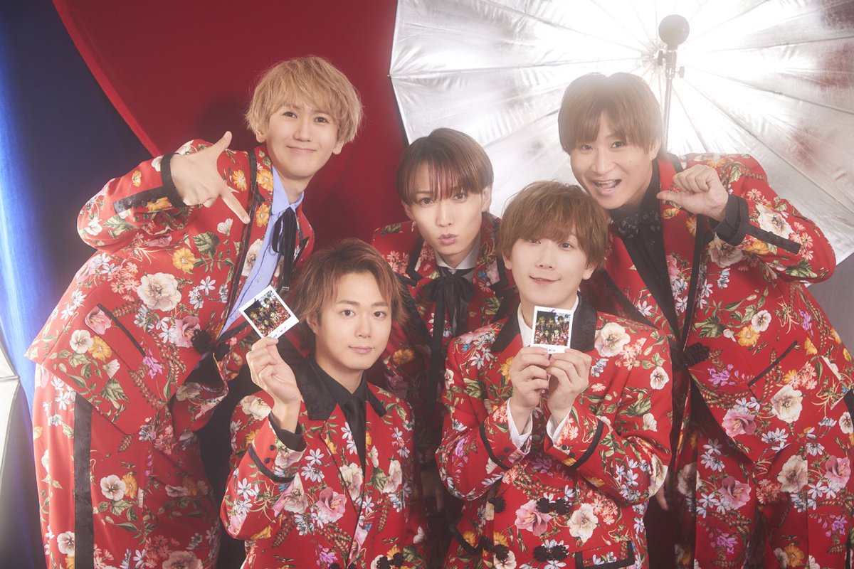 Emo_miu's tweet photo. ＼✨プレゼント✨ ／
#CUBERS インタビュー記念！直筆サイン入りチェキを【2名様】に💜
@cubers_official
#つまりぞっこんLOVE #Emomiu

応募方法は
①@Emo_miuフォロー
②この投稿と上の投稿をRP
〆切／11月30日
 
⏬詳細はこちら
🔗https://t.co/jAttvtdxPI https://t.co/U5ilUyAyRD