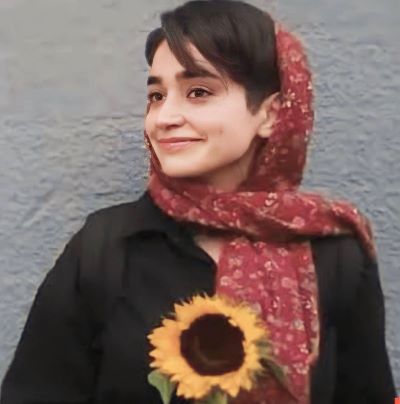 esmailifarshad's tweet photo. روز جهانی کودک، به یاد #سروناز_احمدی باشیم. سروناز محکوم به برهم زدن امنیت کشور و در زندان است. کسی که تمام همّ و غمش برقرای امنیت بود.

امنیت شغلی، امنیت آموزشی، امنیت بهداشتی... برای کودکان کارگر، کودکان مهاجر کارگر، کودکان دختر مهاجر کارگر و... آنها که کم‌ترین امنیت را دارند. https://t.co/i6Gu8aD2Ow