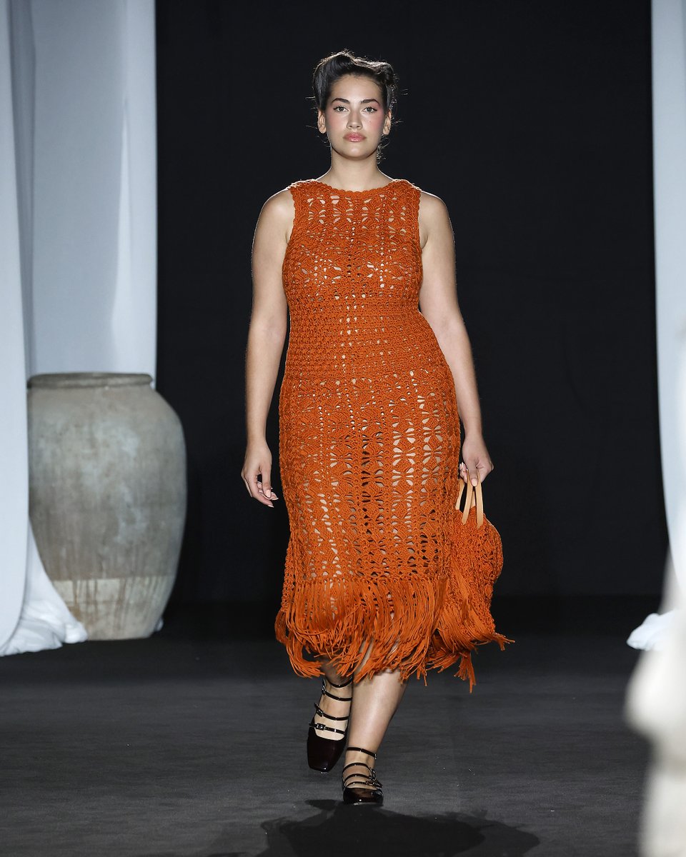 Dia Mundial del Vestit!👗

👉🏼 Des de la seva funció utilitària fins a la seva transformació en expressió artística, aquesta peça ha estat testimoni de la nostra història i reflecteix la nostra diversitat i evolució

Vesteix amb orgull aquest símbol d'elegància i autoexpressió✨