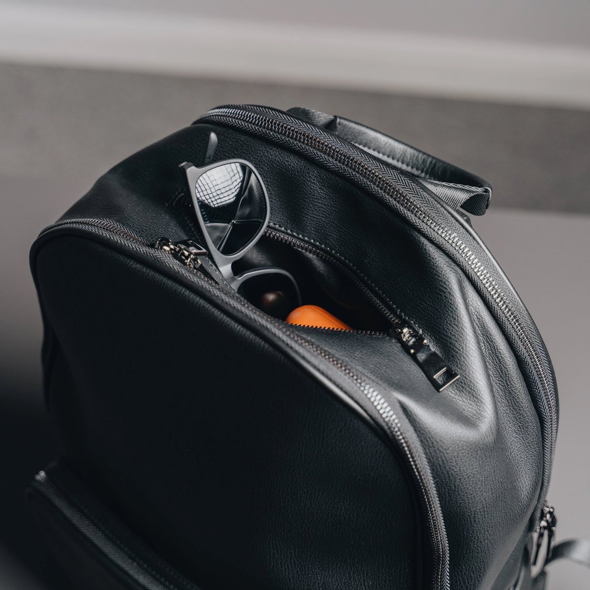 ulxstore's tweet photo. Day 4 of our 10 day Black Friday sale and you can get 25% off both our Classic Backpack, and our Commuter Briefcase. 

Sale lasts until midnight. https://t.co/8900AqBvRb