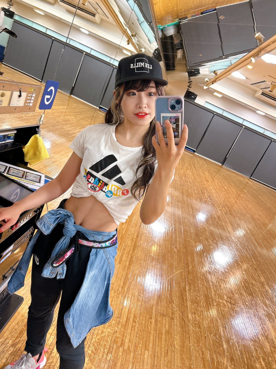 arichu_works's tweet photo. 誤字のため投稿し直し🙏

本日のコーディネートのポイントは
おにゅう(？)のキャップ🧢でしたよーと！！

ちなみにすんごい自画自賛だけど、なんか今日のレッスン、すごく良かった気がしてるの🕺
年に数回だけある感覚。の1回😌
そういうレッスンできた日は、特に幸せ🌷🌷

#shbam
#lesmills 
#adidas https://t.co/KbkXjlbuDi