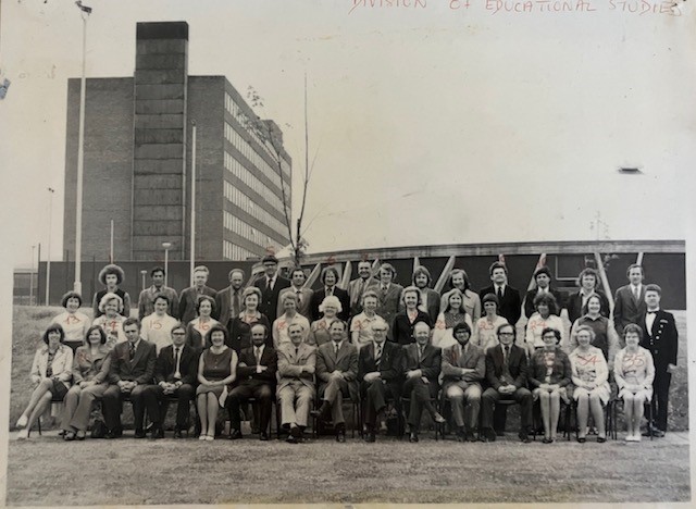 EdinCollegeHist's tweet photo. Staff of the Educational Studies division at the new Stevenson College, Edinburgh, 1970.

#furthereducation #teachers #histed #edhist #EYA https://t.co/96yloD9Lj6