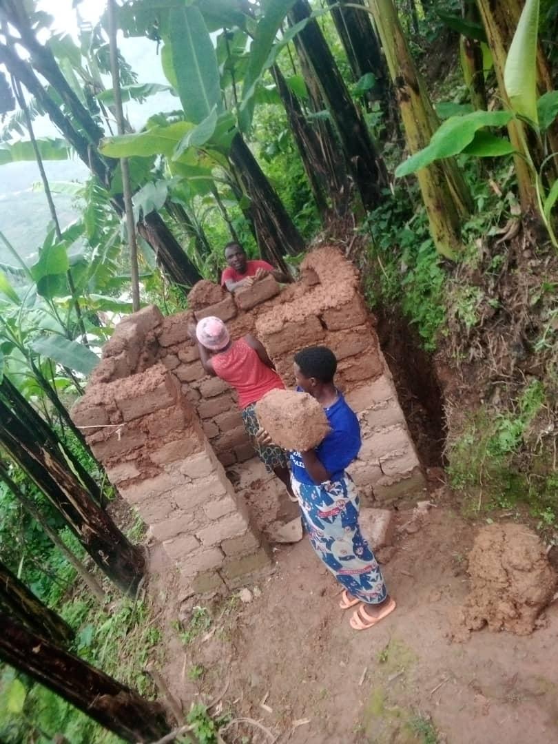 NYC_Gashenyi's tweet photo. Urubyiruko @NYC_Gashenyi Twakoze umuganda wo kubakira umuturage utishoboye #Ubwiherero
Igikorwa kirakomeje.
@NyamaswaFrancis @nyc_gakenke @CVA_Rwanda @RwandaFinance @NsanzumuhireY @GakenkeDistrict @inzizaJbosco @MiniYouthRwanda https://t.co/mEmC3kUAzB