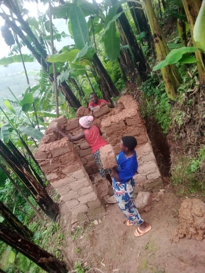 NYC_Gashenyi's tweet photo. Urubyiruko @NYC_Gashenyi Twakoze umuganda wo kubakira umuturage utishoboye #Ubwiherero
Igikorwa kirakomeje.
@NyamaswaFrancis @nyc_gakenke @CVA_Rwanda @RwandaFinance @NsanzumuhireY @GakenkeDistrict @inzizaJbosco @MiniYouthRwanda https://t.co/mEmC3kUAzB