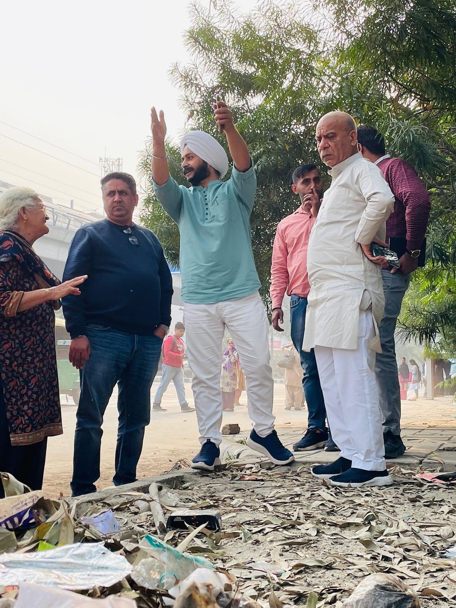 JarnailSinghAAP's tweet photo. 1 ब्लॉक तिलक नगर के निवासियों व माल रोड मार्किट एसोसिएशन की शिकायत पर नजफगढ़ रोड पर कूड़ा व मलवा डाले जाने की शिकायत का तुरंत मौके पर जाकर निवारण करवाया..

#AbDelhiHogiSaaf #cleanlinessrevolution #CleanDelhi #CleanlinessCampaign #SafaiAbhiyaan #pwd #mcd #ArvindKejriwal #AamAadmiParty #aamaadmipartydelhi 

@ArvindKejriwal @AamAadmiParty @AAPDelhi