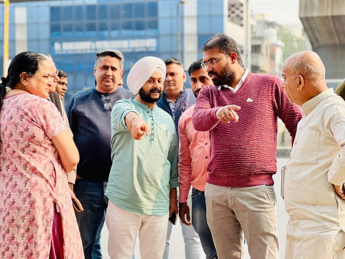 JarnailSinghAAP's tweet photo. 1 ब्लॉक तिलक नगर के निवासियों व माल रोड मार्किट एसोसिएशन की शिकायत पर नजफगढ़ रोड पर कूड़ा व मलवा डाले जाने की शिकायत का तुरंत मौके पर जाकर निवारण करवाया..

#AbDelhiHogiSaaf #cleanlinessrevolution #CleanDelhi #CleanlinessCampaign #SafaiAbhiyaan #pwd #mcd #ArvindKejriwal #AamAadmiParty #aamaadmipartydelhi 

@ArvindKejriwal @AamAadmiParty @AAPDelhi