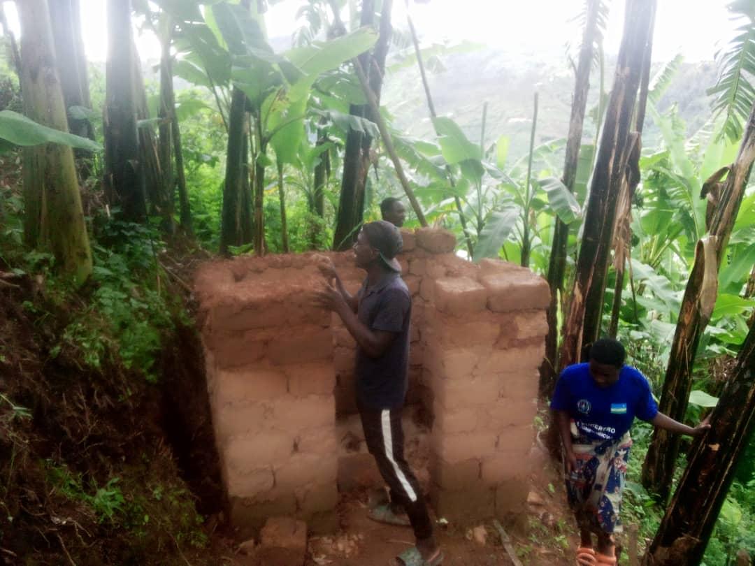 NYC_Gashenyi's tweet photo. Urubyiruko @NYC_Gashenyi Twakoze umuganda wo kubakira umuturage utishoboye #Ubwiherero
Igikorwa kirakomeje.
@NyamaswaFrancis @nyc_gakenke @CVA_Rwanda @RwandaFinance @NsanzumuhireY @GakenkeDistrict @inzizaJbosco @MiniYouthRwanda https://t.co/mEmC3kUAzB