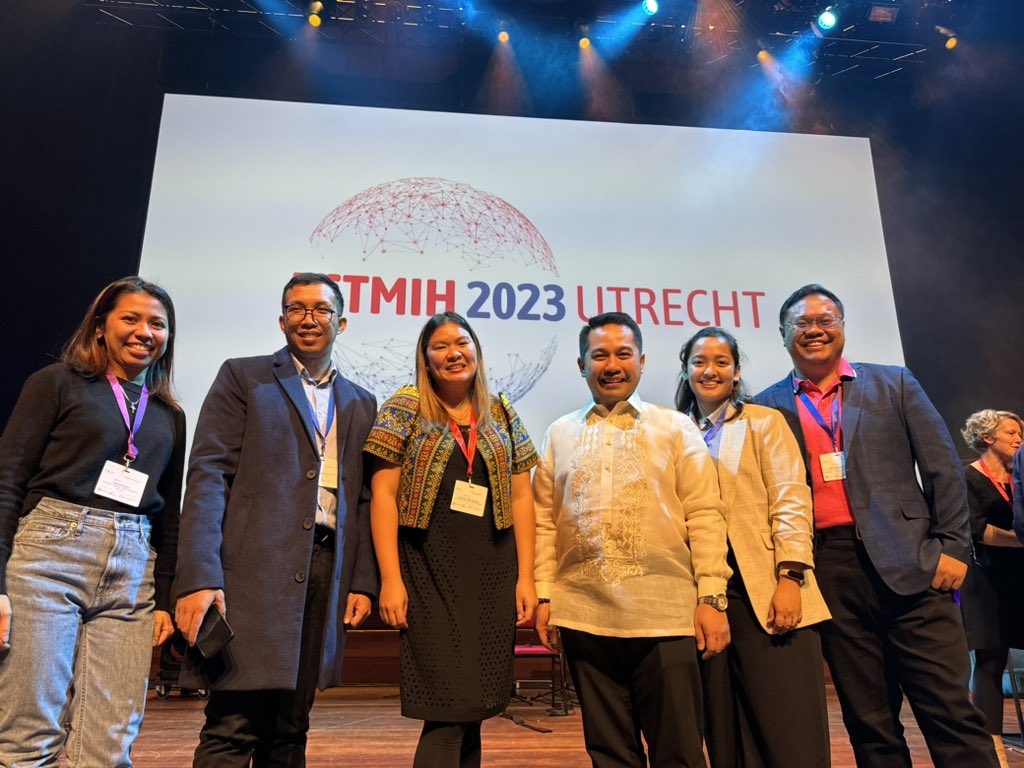 RenzoGuinto's tweet photo. The St. Luke’s Planetary and Global Health delegation at the European Congress on #GlobalHealth #ECTMIH23 in #Utrecht #Netherlands 🇳🇱 together with fellow Pinoy #PlanetaryHealth 🌏 advocate @AlayLlamas from @UMCUtrecht. #Philippines 🇵🇭 represent on the global stage - literally! https://t.co/gx9Slvrf9P
