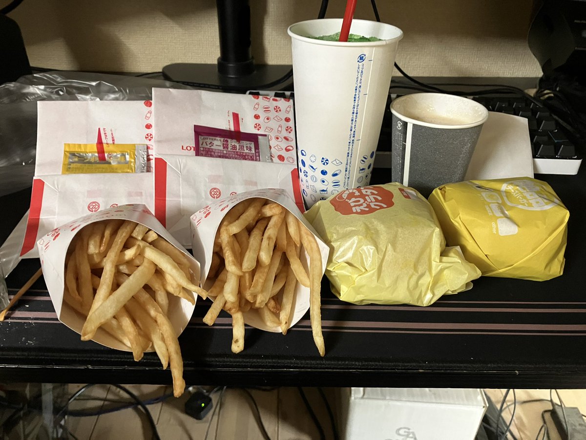 yothiwo_'s tweet photo. マックは諦めてロッテリア🍔 🍟 https://t.co/2IQbHDB8D7