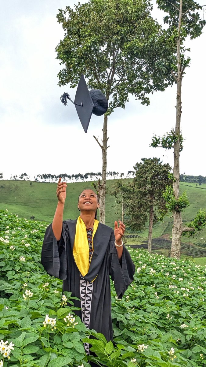 CyuzuzoHortence's tweet image. Agriculture becomes a true passion when liking what you do transforms into a commitment to nourish the world 💚💚.  Finding joy in simplicity of landscape's appearance of well cultivated fields.
#savegreen
#SustainableAgriculture
#PotatoFarming