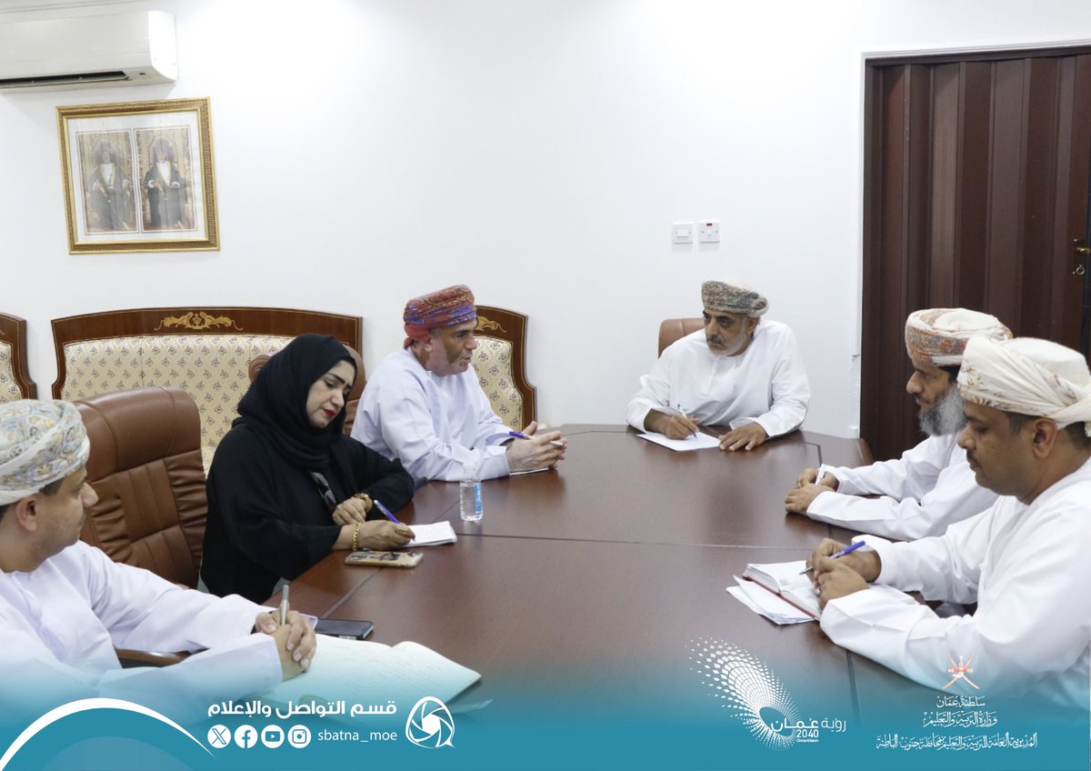 EduGovSbt's tweet photo. المدير العام المساعد لشؤون التعليم وبحضور مدير دائرة الإشراف التربوي  يلتقي  بفريق من  جامعة صحار  لمناقشة آلية تدريب طلبة التربية العملية في مدارس تعليمية المحافظة.
#فعاليات_تعليمية_جنوب_الباطنة https://t.co/jNZqtuMW1z