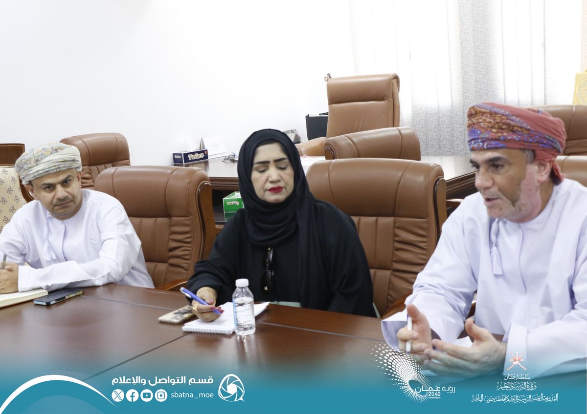 EduGovSbt's tweet photo. المدير العام المساعد لشؤون التعليم وبحضور مدير دائرة الإشراف التربوي  يلتقي  بفريق من  جامعة صحار  لمناقشة آلية تدريب طلبة التربية العملية في مدارس تعليمية المحافظة.
#فعاليات_تعليمية_جنوب_الباطنة https://t.co/jNZqtuMW1z