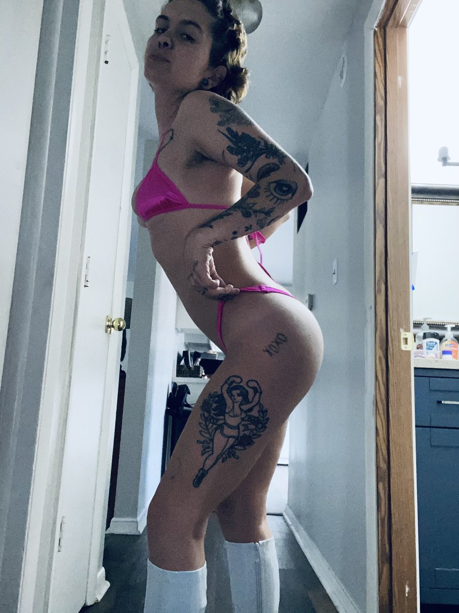 Pisces2princes's tweet photo. 😉😜 cum make my day better you pathetic pig #armpithair #onlyfans #milf #sexy https://t.co/XleegZDnqG