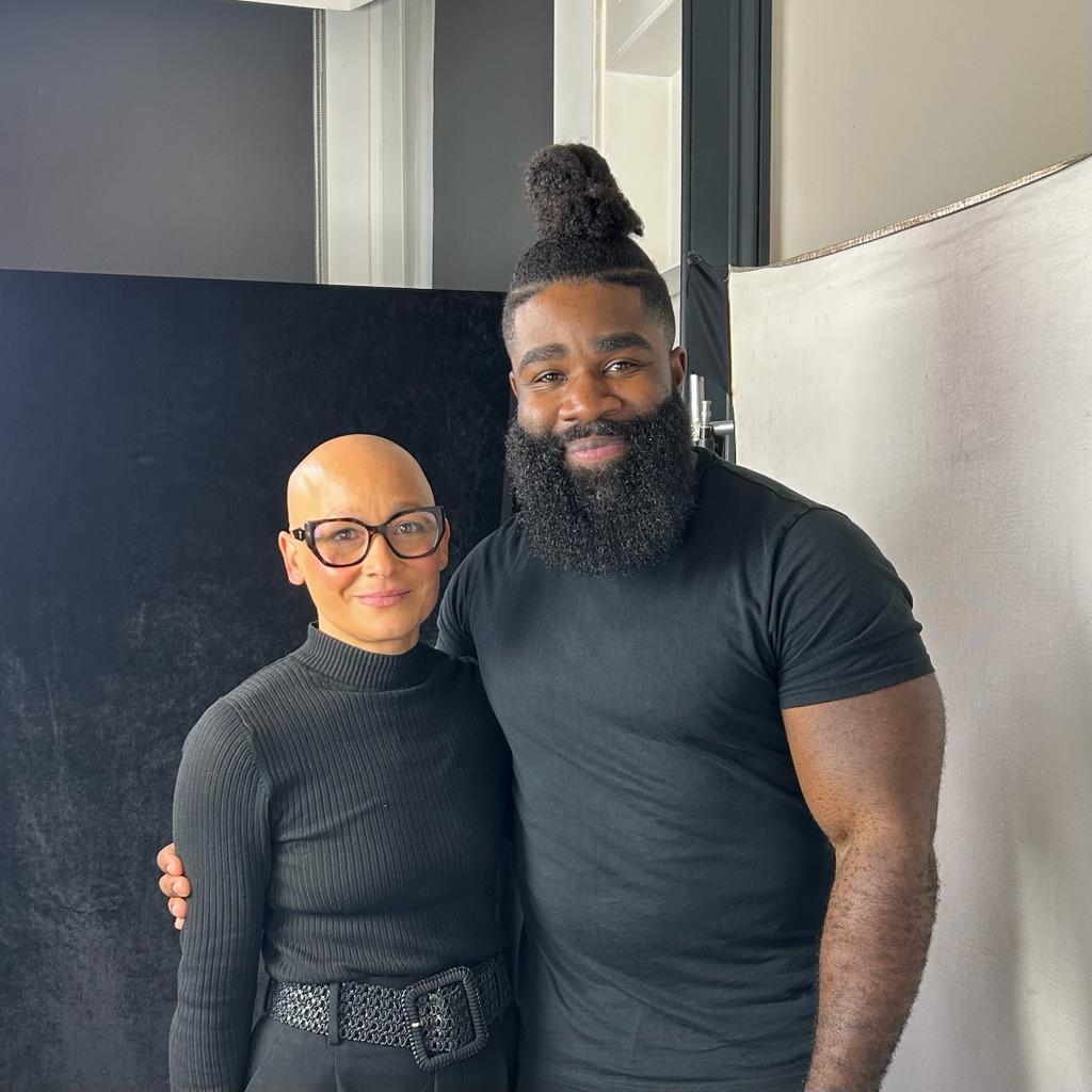 ✨ Exciting Collaboration Alert! 🎨
Recently, campaigner Zelda met the artist @KOkaforArt, who will be drawing Zelda as part of his new project: #DrawingAwareness.
Kelvin is a great storyteller & Drawing Awareness will challenge people's perceptions of beauty and difference.